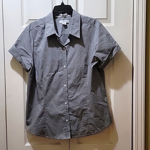 Liz Claiborne fitted shirt. - Picture 1 of 4